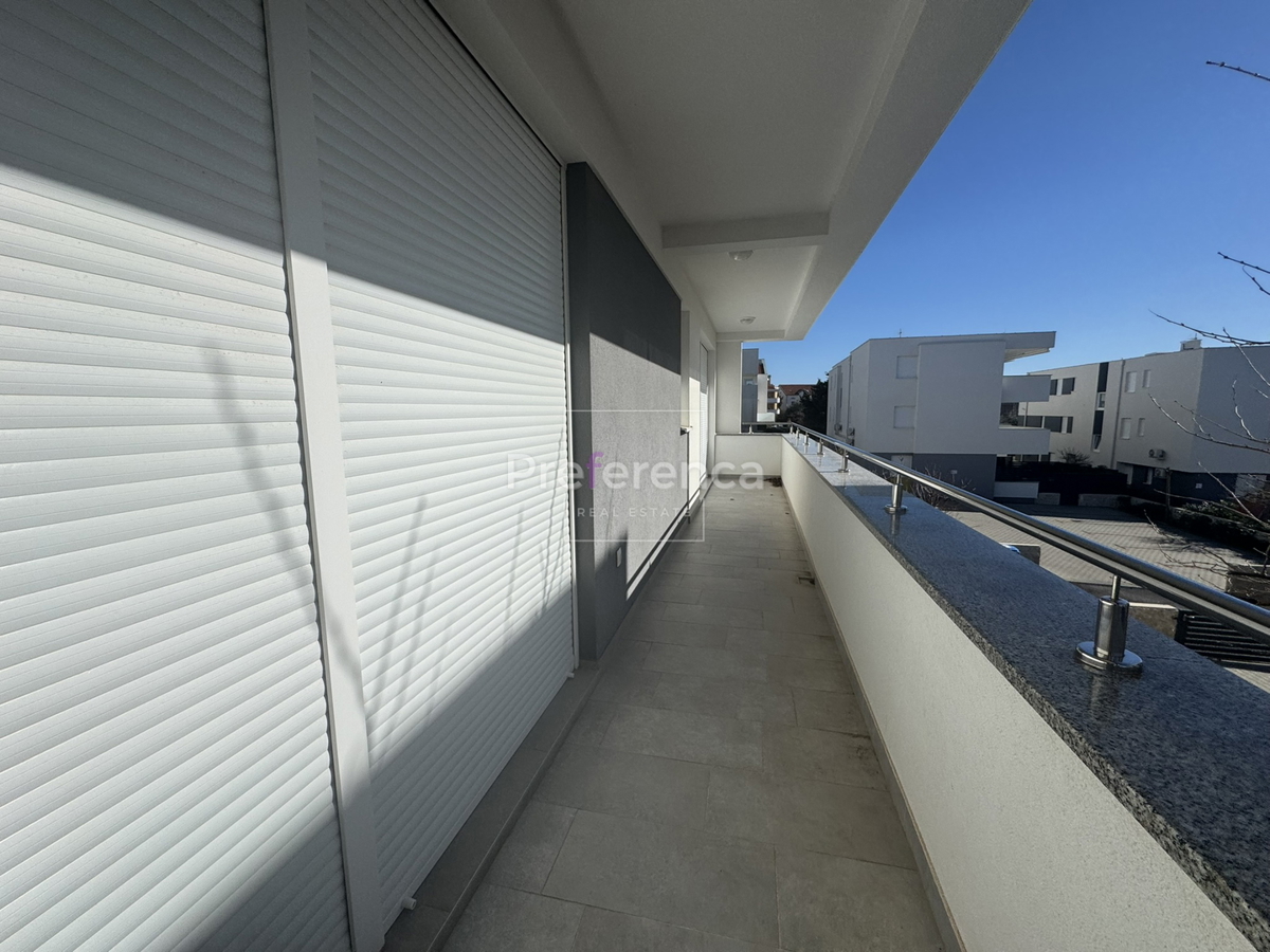 Novalja - appartamento di lusso con tre camere vicino al mare