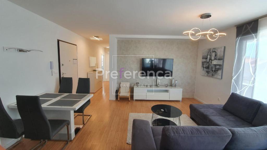 Novalja - appartamento di lusso con tre camere vicino al mare