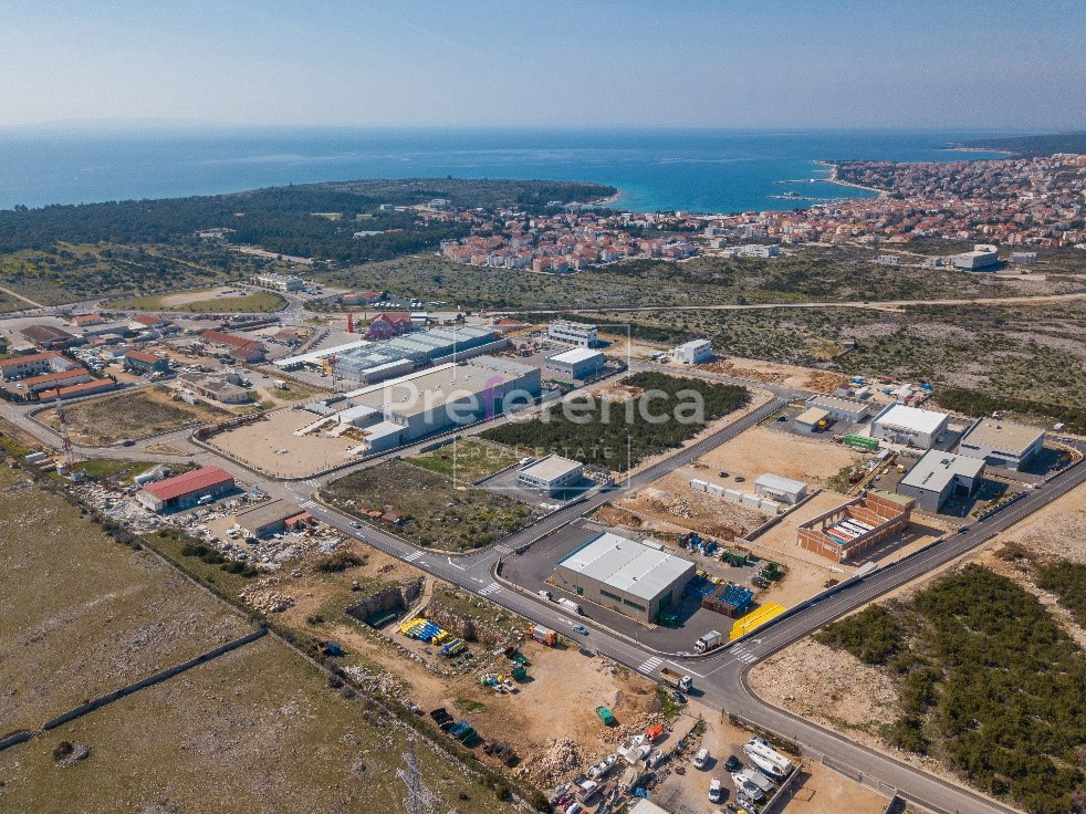 Novalja - terreno zona commerciale