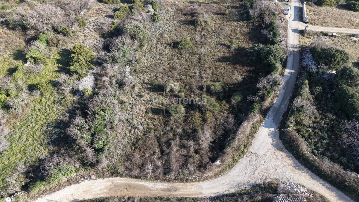 Novalja, Vidasovi stani - terreno agricolo vicino alla zona edificabile