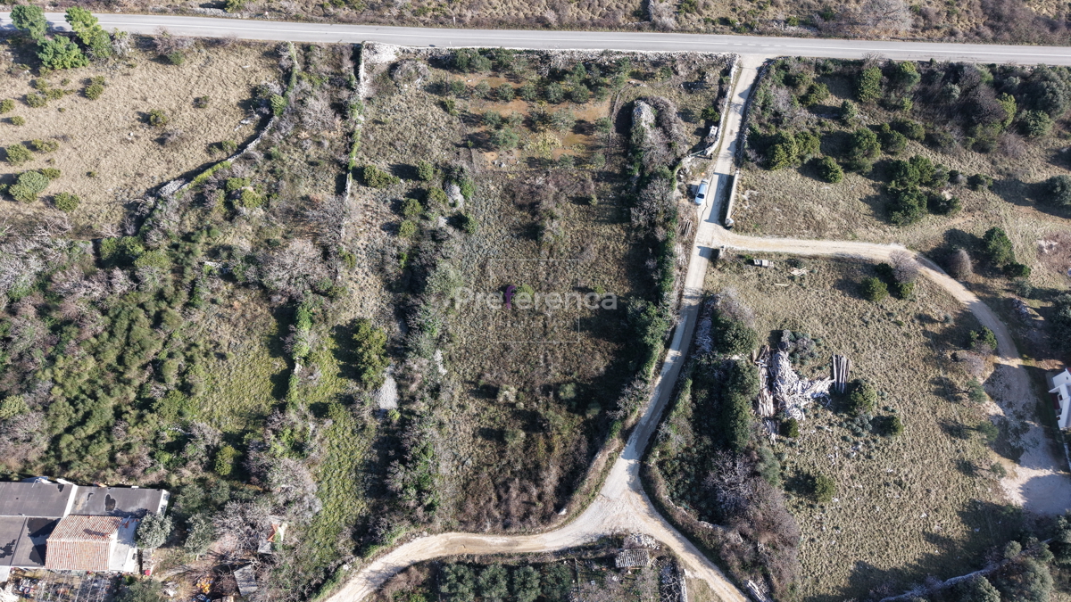 Novalja, Vidasovi stani - terreno agricolo vicino alla zona edificabile