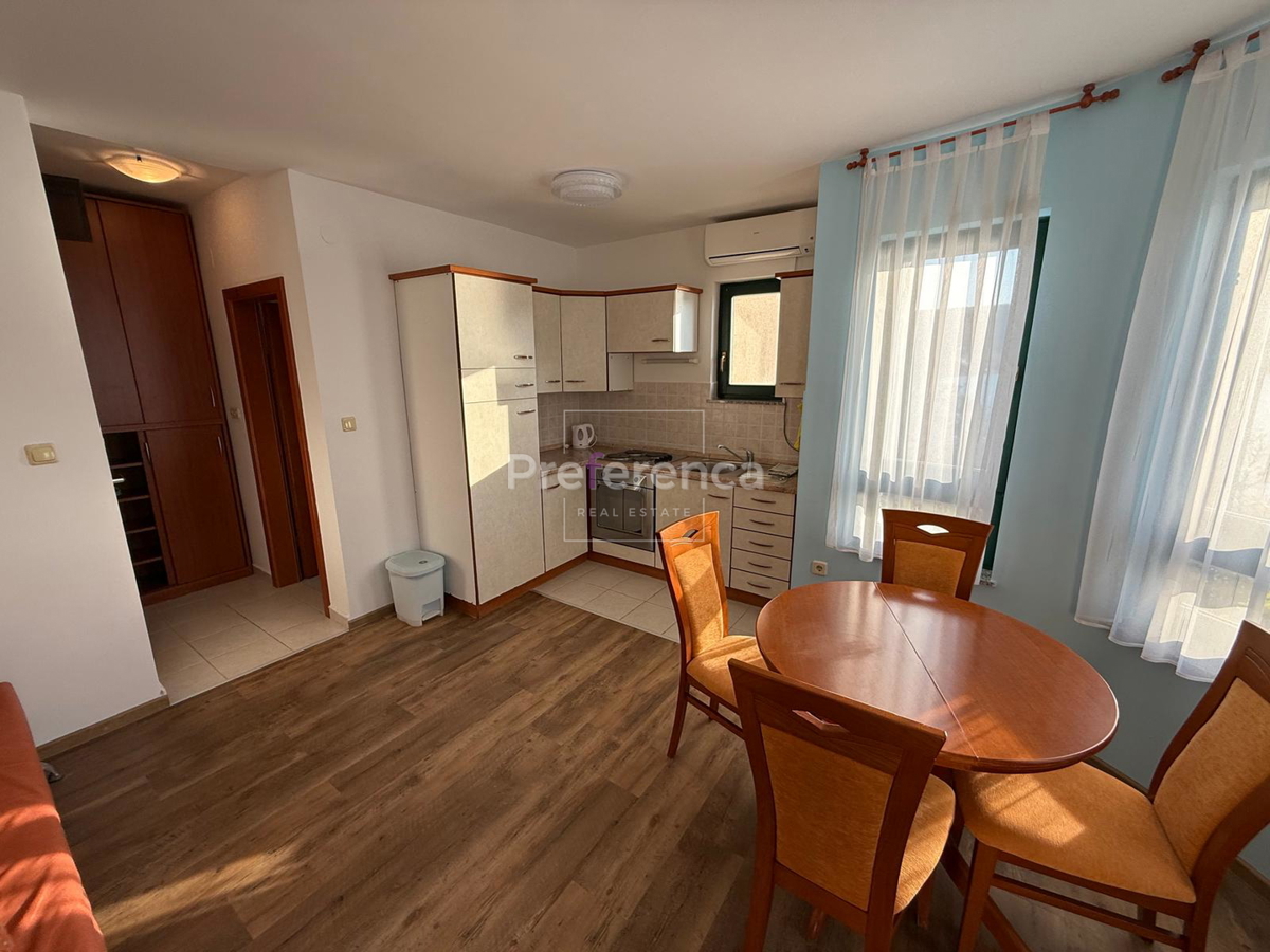 Stara Novalja - monolocale in prima fila sul mare