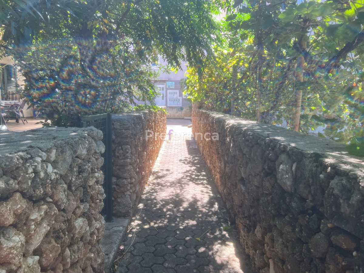 Stara Novalja - monolocale in prima fila sul mare