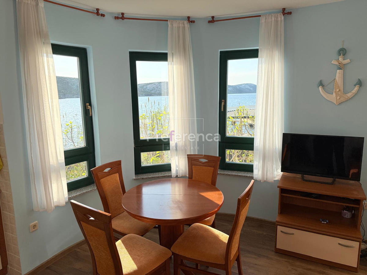 Stara Novalja - monolocale in prima fila sul mare