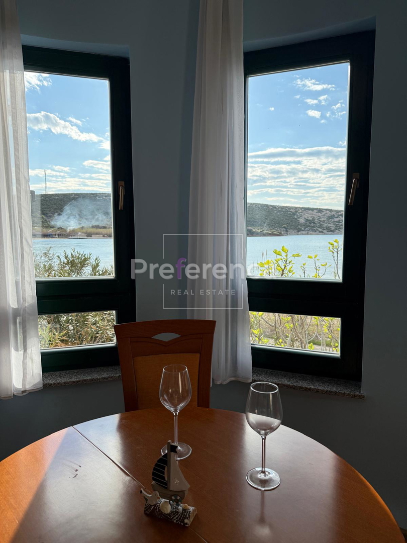 Stara Novalja - monolocale in prima fila sul mare