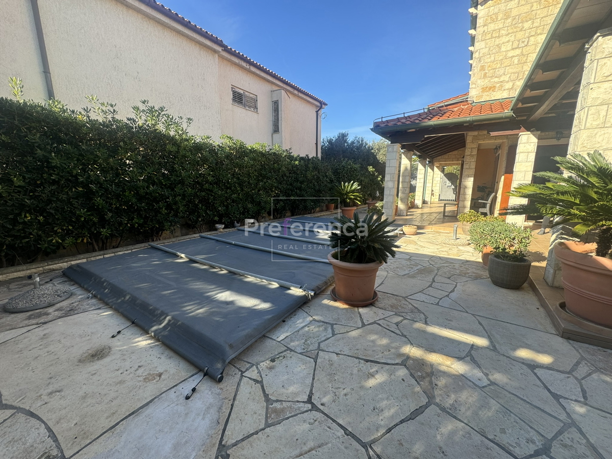 Novalja - casa con piscina nel centro città