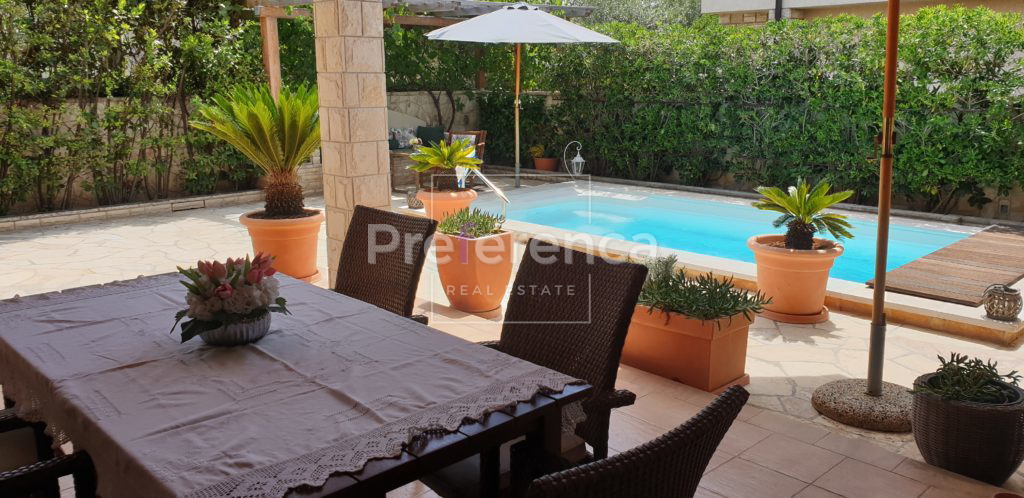 Novalja - casa con piscina nel centro città