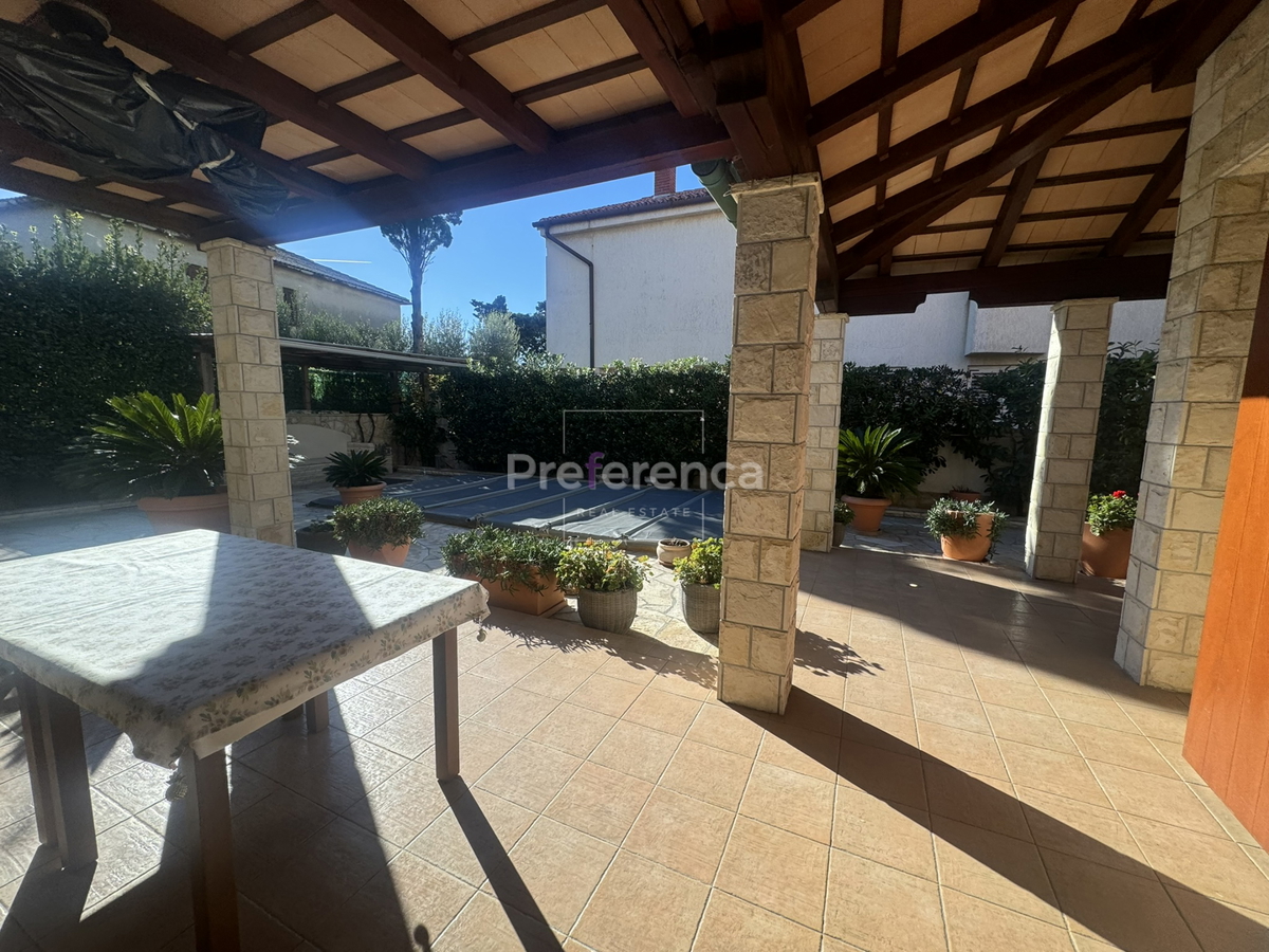 Novalja - casa con piscina nel centro città