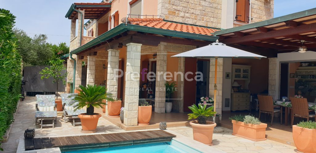 Novalja - casa con piscina nel centro città