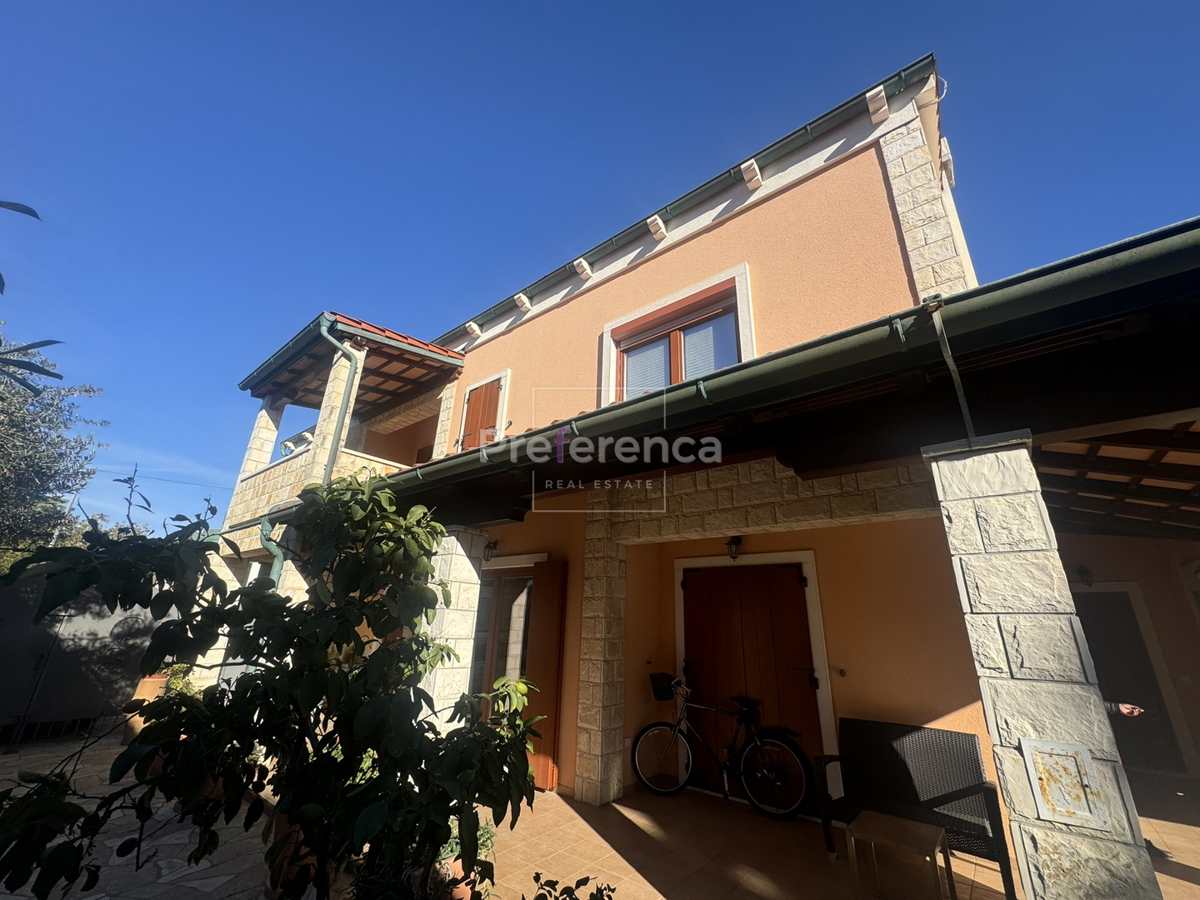 Novalja - casa con piscina nel centro città