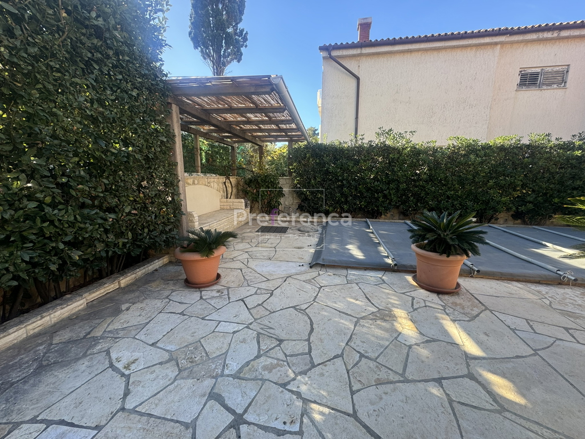 Novalja - casa con piscina nel centro città