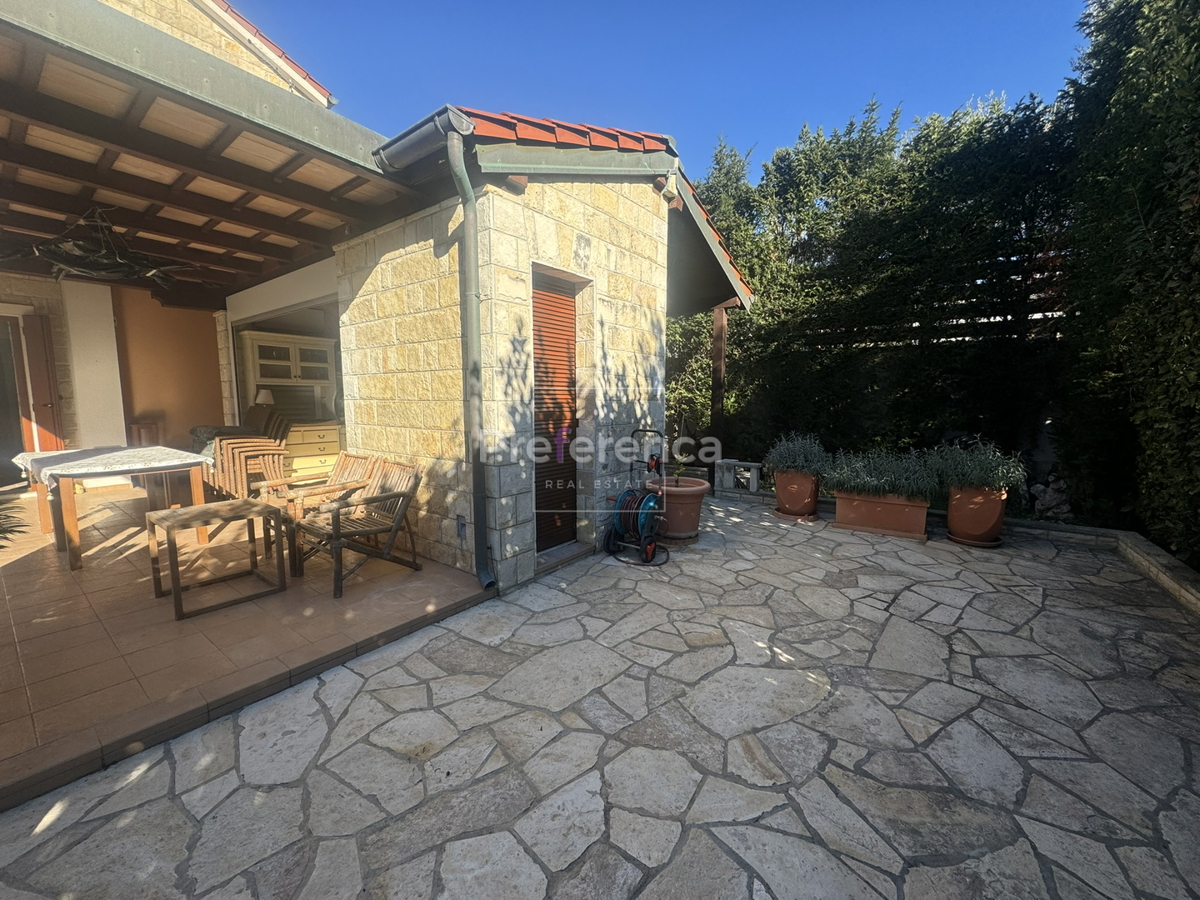 Novalja - casa con piscina nel centro città