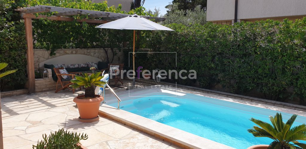 Novalja - casa con piscina nel centro città