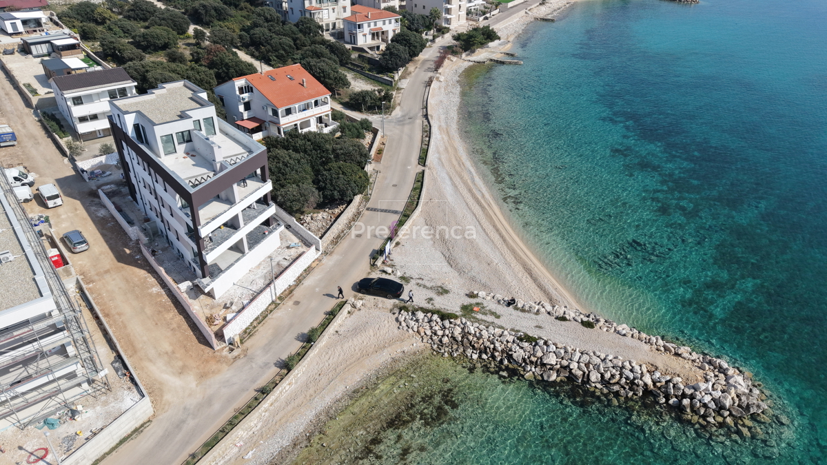 Mandre - appartamento su due livelli con giardino - PRIMA FILA