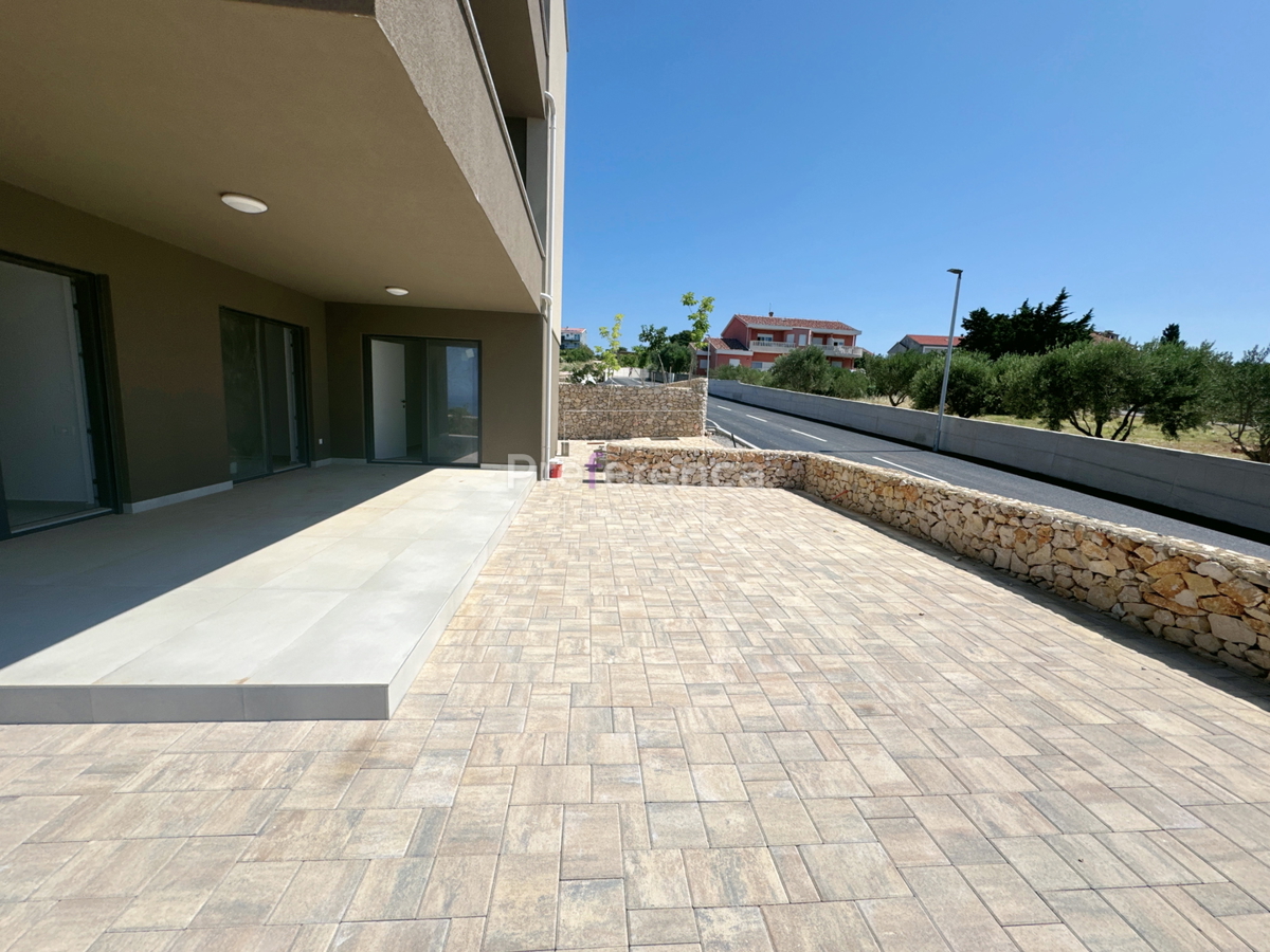 Novalja - appartamento trilocale al piano terra