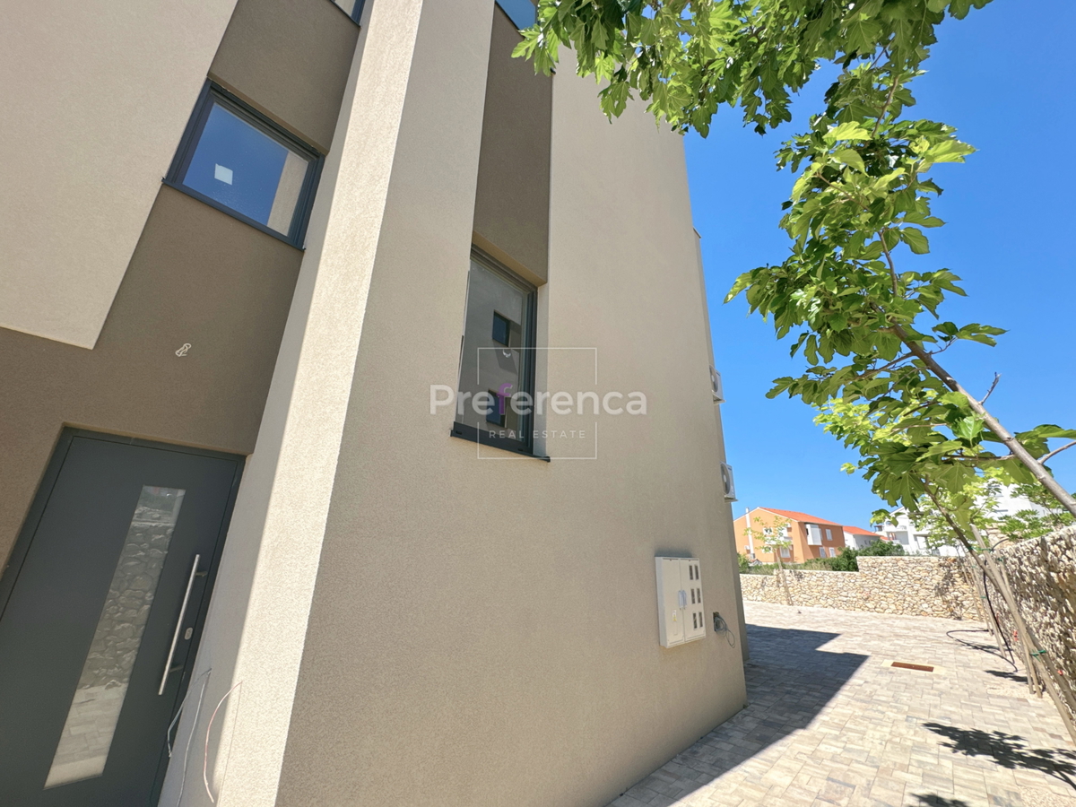 Novalja - appartamento trilocale al piano terra