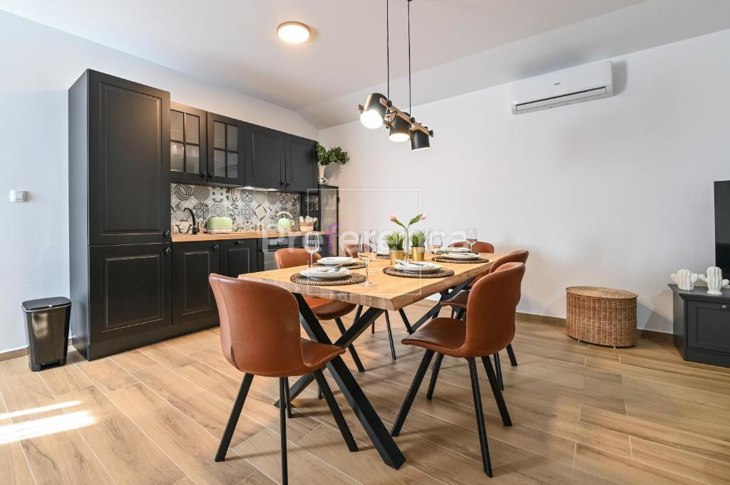 Dabovi stani, Novalja - villa con piscina + terreno con progetto