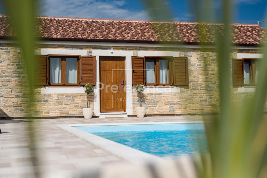 Dabovi stani, Novalja - villa con piscina + terreno con progetto