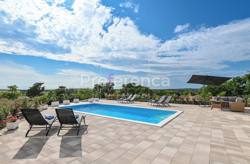 Dabovi stani, Novalja - villa con piscina + terreno con progetto