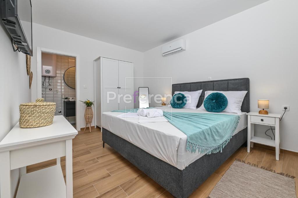 Dabovi stani, Novalja - villa con piscina + terreno con progetto