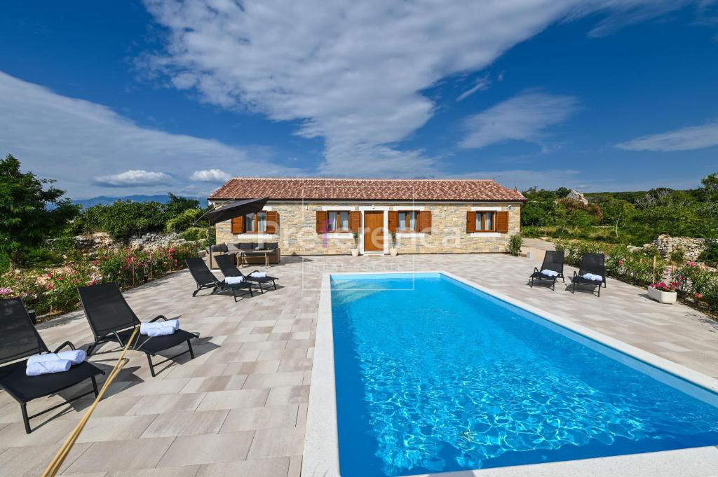 Dabovi stani, Novalja - villa con piscina + terreno con progetto