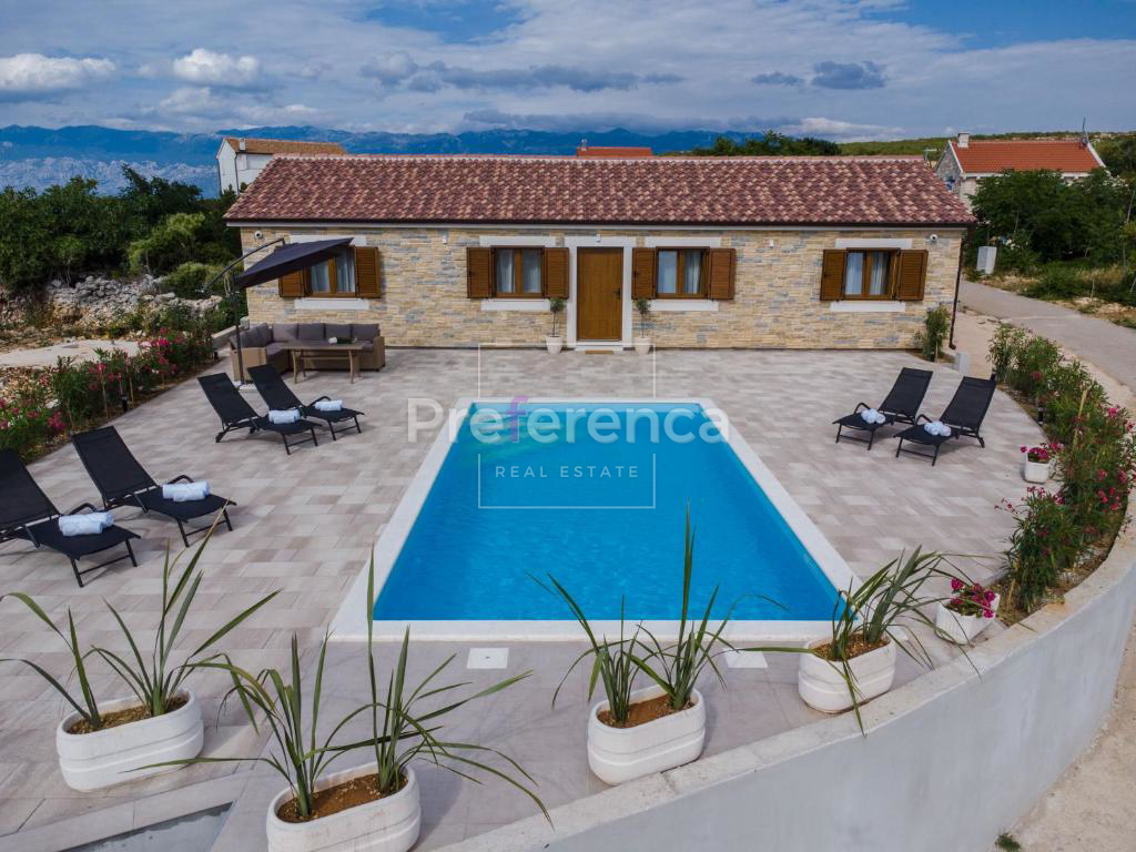 Dabovi stani, Novalja - villa con piscina + terreno con progetto