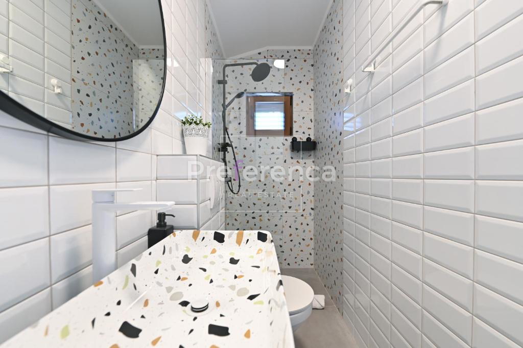 Dabovi stani, Novalja - villa con piscina + terreno con progetto