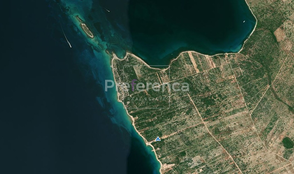 Mandre - terreno agricolo in prima fila sul mare