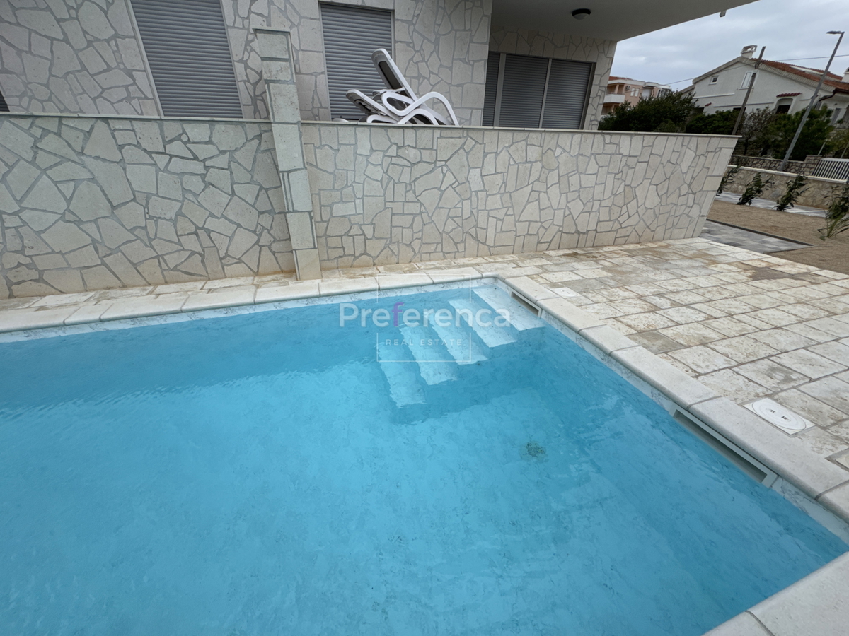 Novalja - appartamento con due camere al primo piano