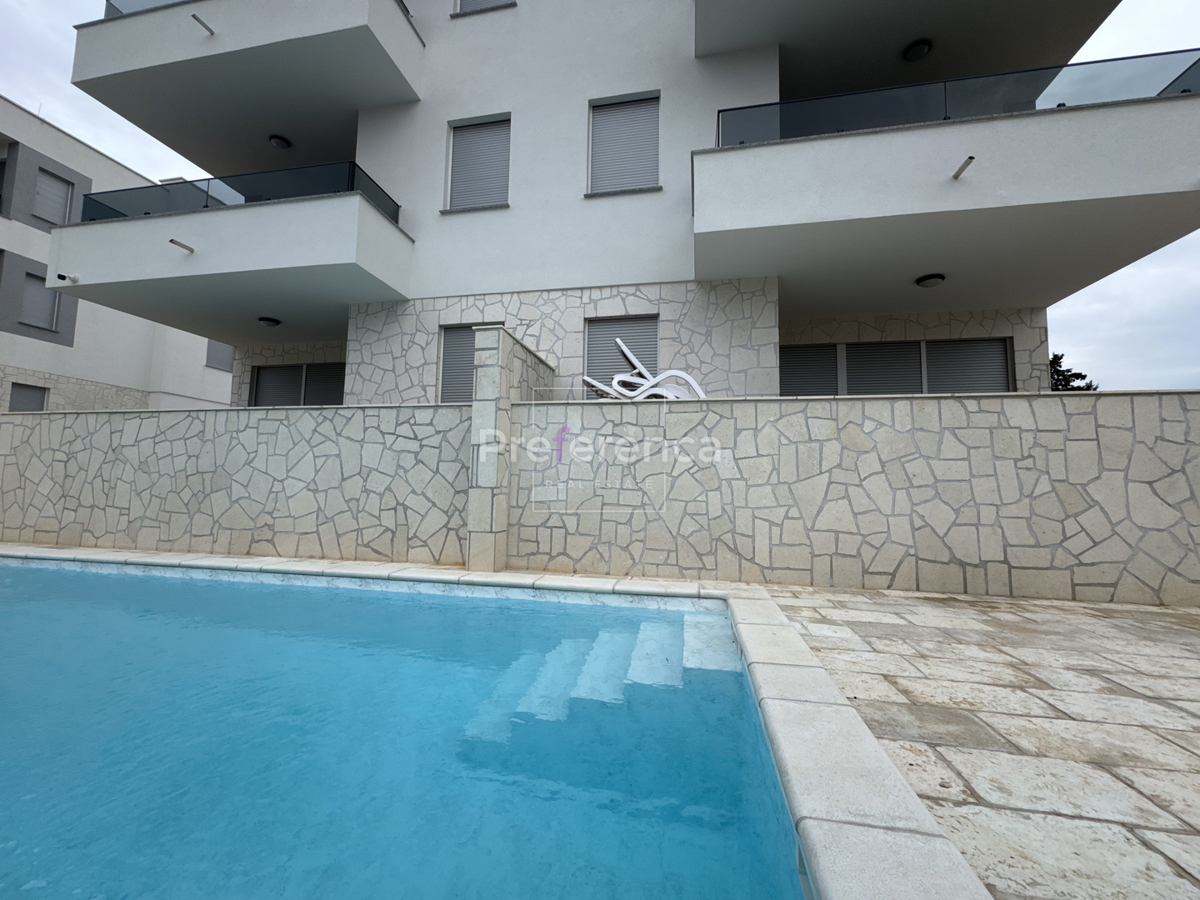 Novalja - appartamento con due camere al primo piano