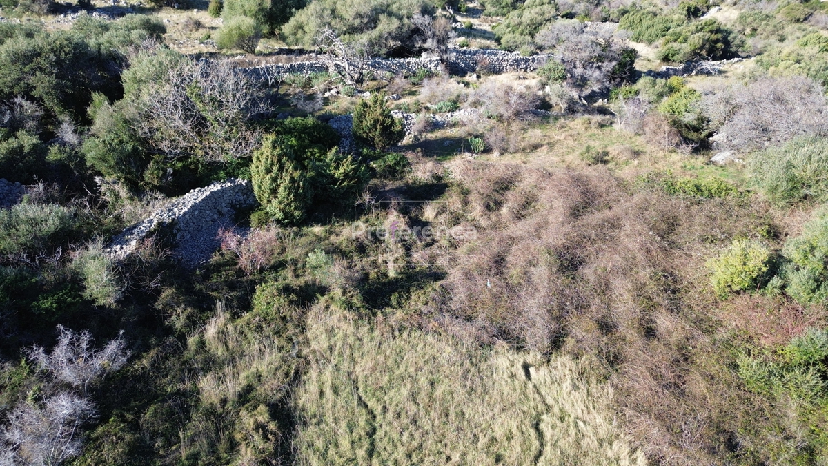 Jakišnica - terreno edificabile