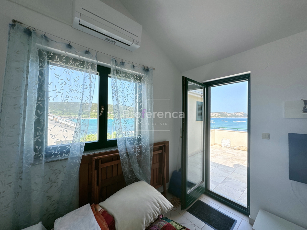 Stara Novalja - monolocale in prima fila sul mare