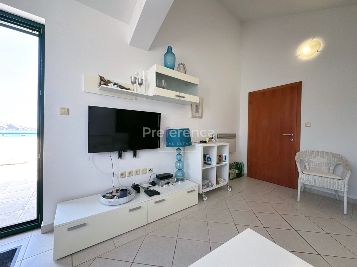 Stara Novalja - monolocale in prima fila sul mare