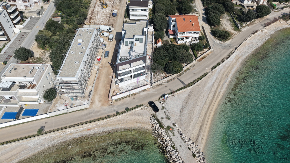 Mandre - appartamento su due livelli con giardino - PRIMA FILA