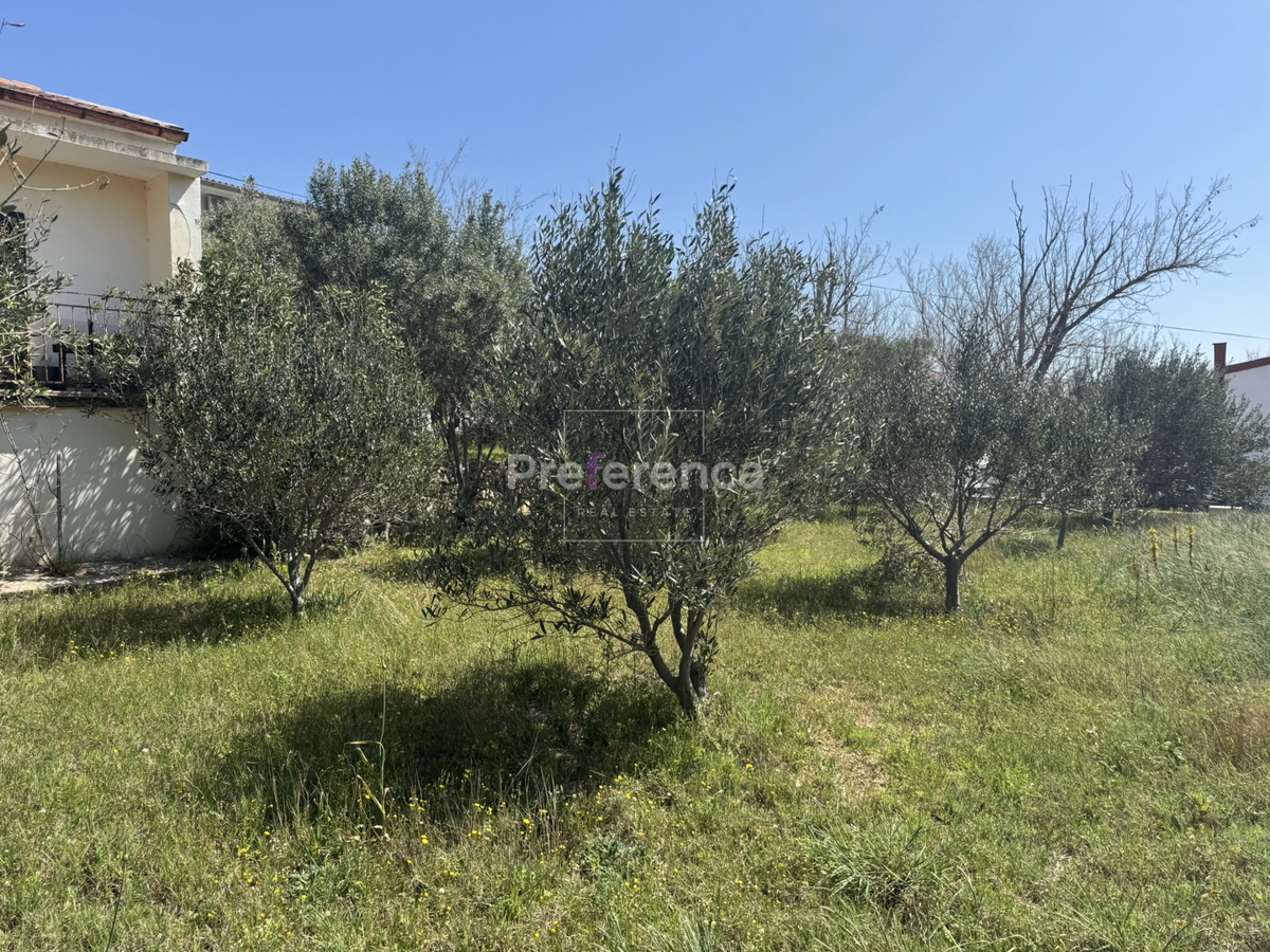 Pag – casa a piano terra su grande terreno, garage