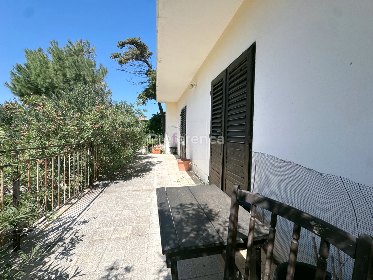 Pag – casa a piano terra su grande terreno, garage