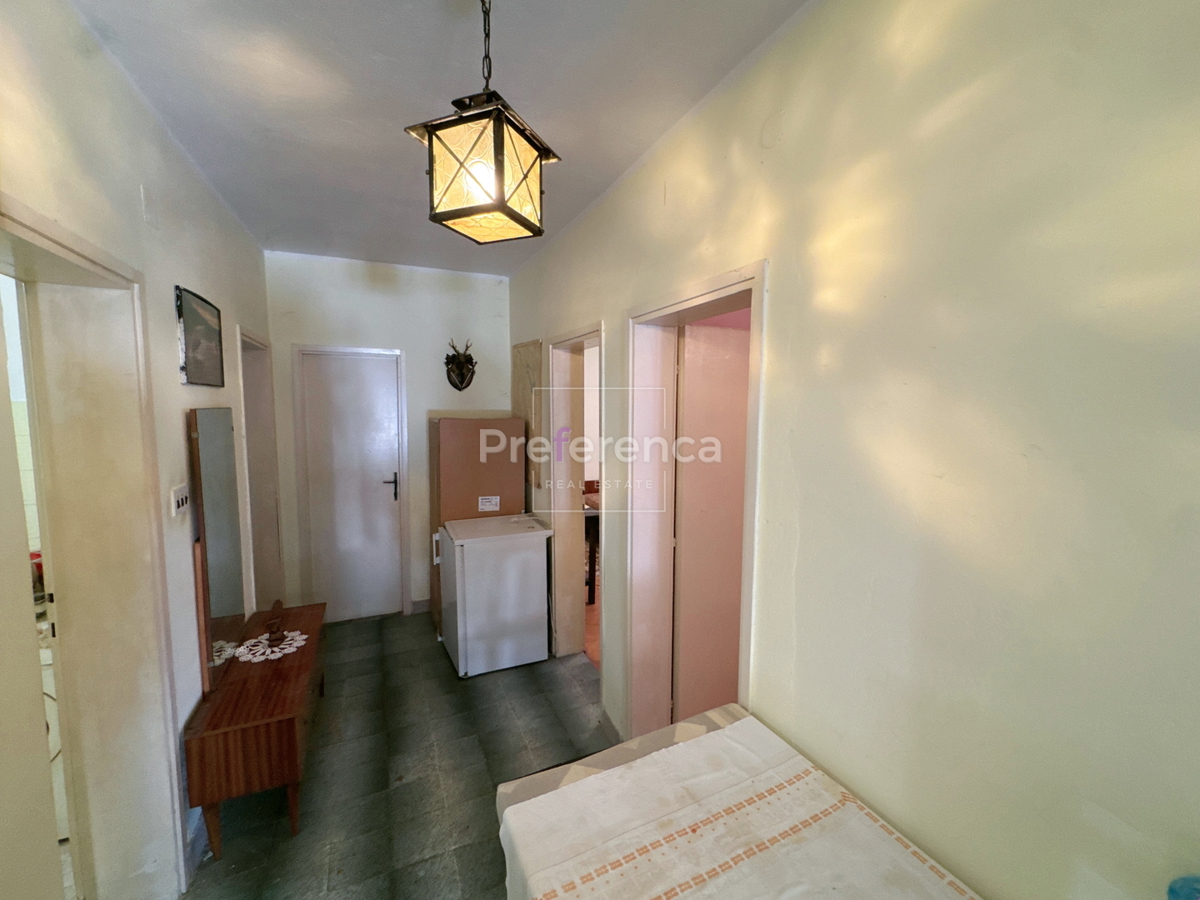 Pag – casa a piano terra su grande terreno, garage