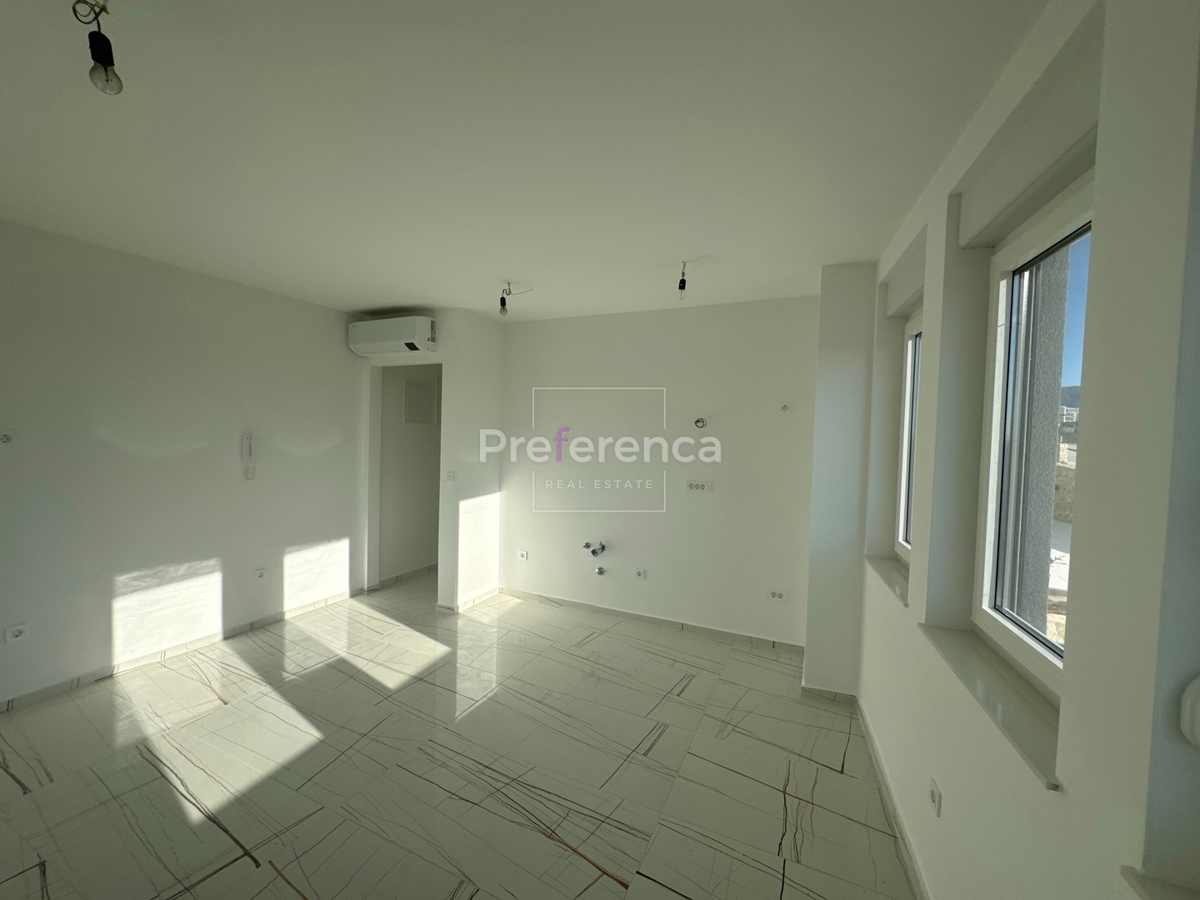 Novalja - Appartamento con due camere da letto e giardino