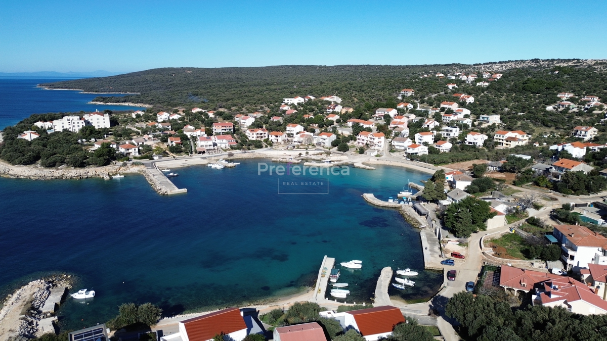 Jakišnica - terreno edificabile in posizione tranquilla