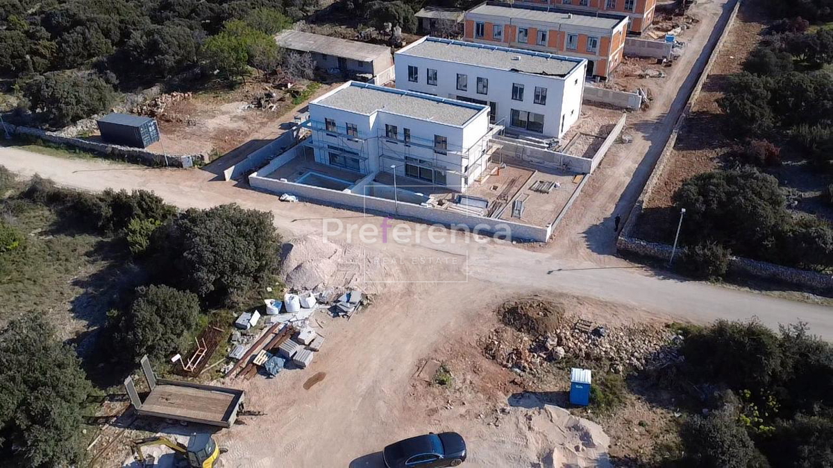 Mandre - appartamento su due piani con giardino