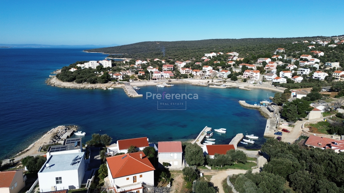 Jakišnica - terreno edificabile - vicino al mare