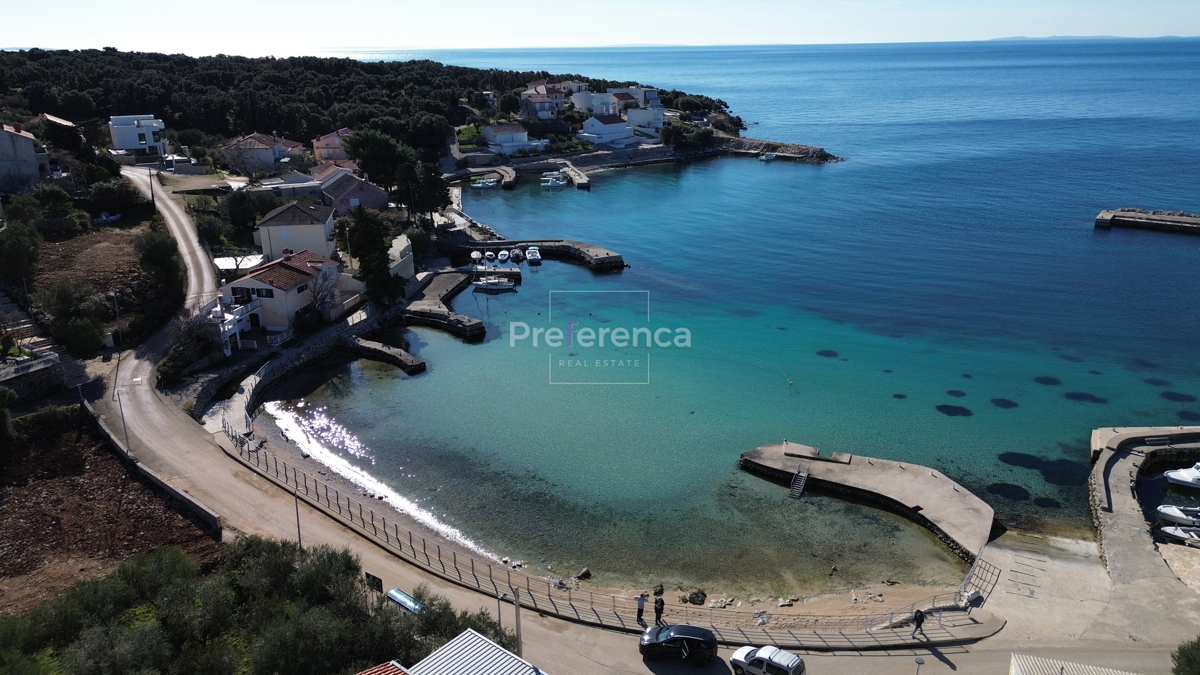 Jakišnica - terreno edificabile - vicino al mare