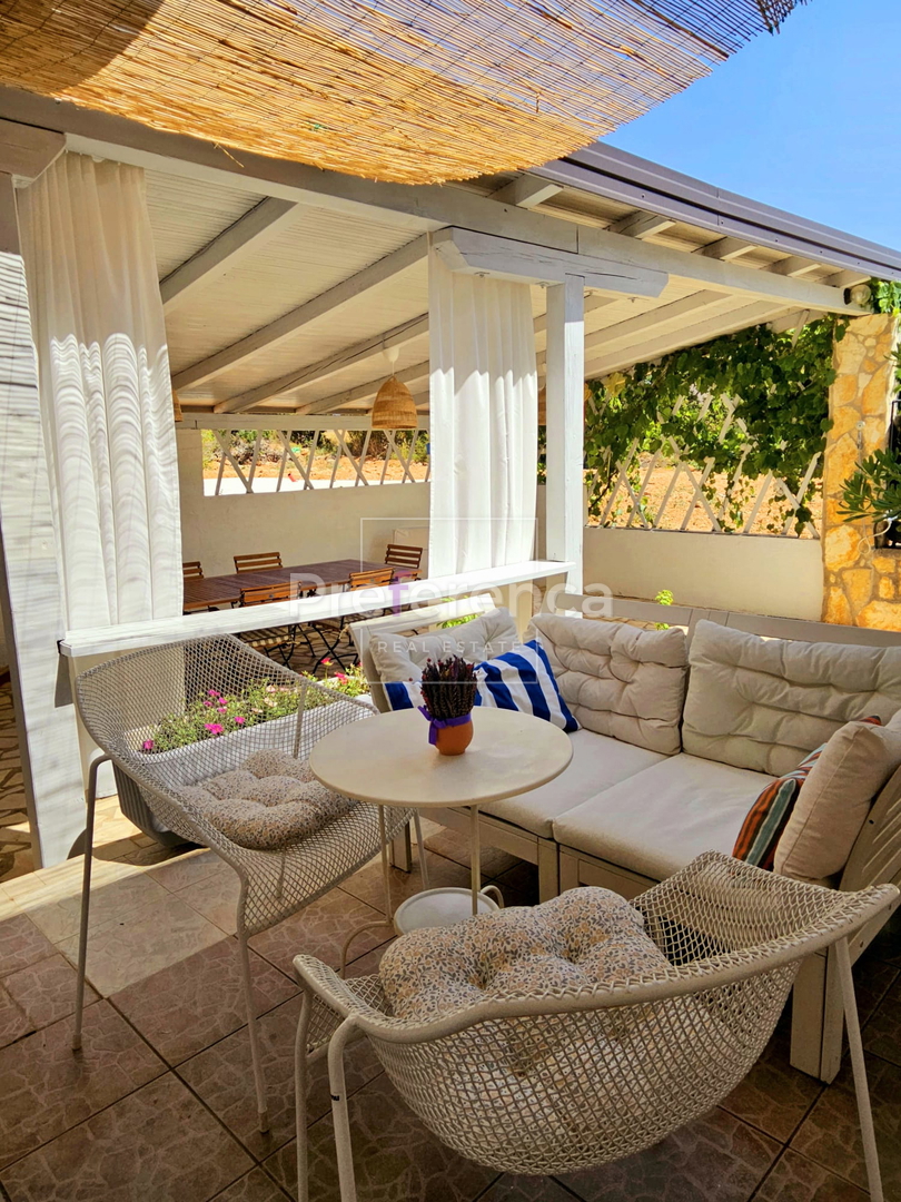 Stara Novalja - appartamento con due camere al piano terra