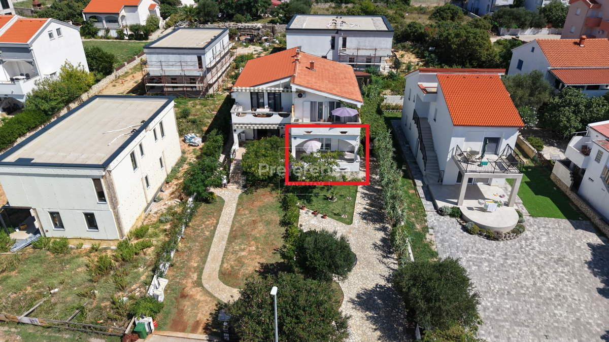 Stara Novalja - appartamento con due camere al piano terra