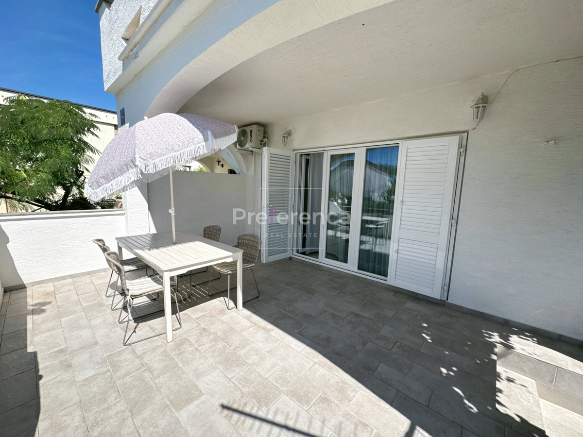 Stara Novalja - appartamento con due camere al piano terra