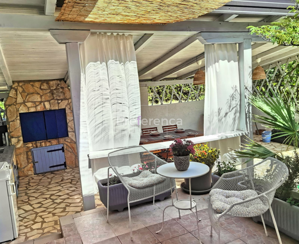 Stara Novalja - appartamento con due camere al piano terra