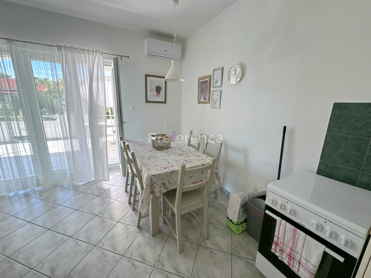 Stara Novalja - appartamento con due camere al piano terra