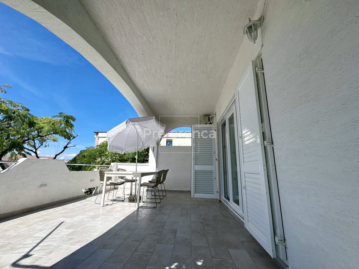 Stara Novalja - appartamento con due camere al piano terra