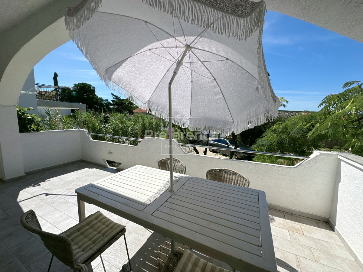 Stara Novalja - appartamento con due camere al piano terra