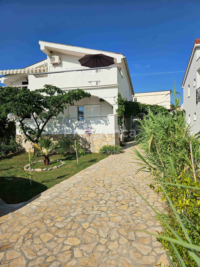 Stara Novalja - appartamento con due camere al piano terra